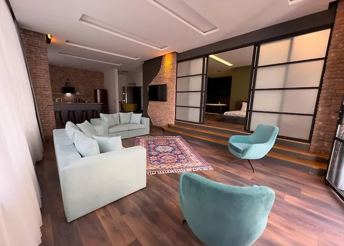 101- Garden, Jacuzzi, Spacious, Luxury House