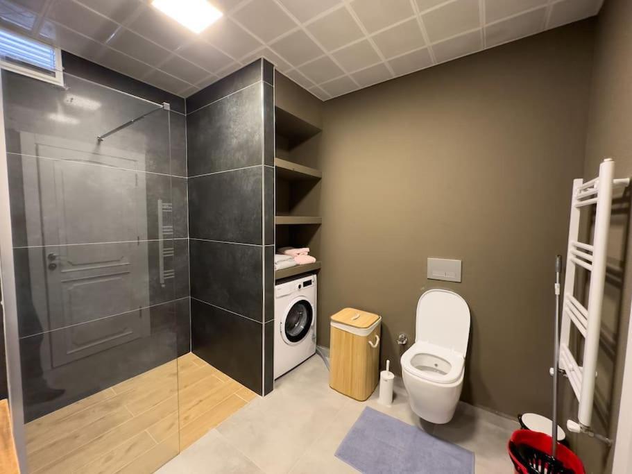 101- Garden, Jacuzzi, Spacious, Luxury House *