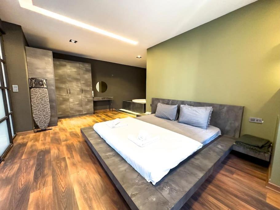 101- Garden, Jacuzzi, Spacious, Luxury House *