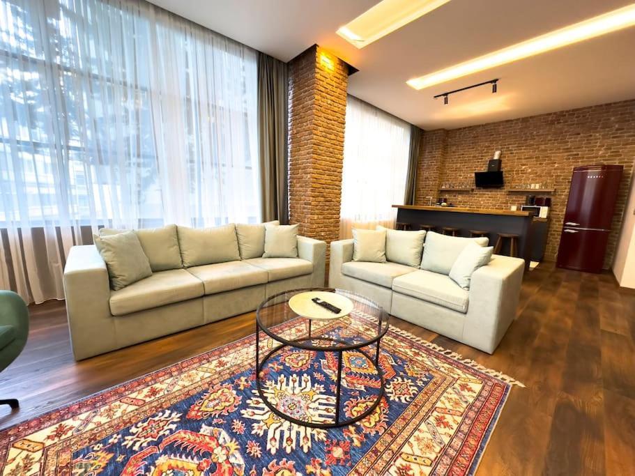 101- Garden, Jacuzzi, Spacious, Luxury House